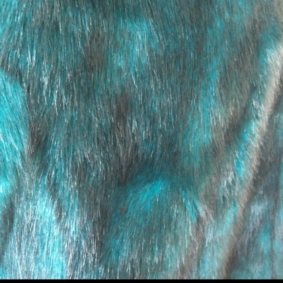 Saks Fifth Avenue Emerald Green Oversized Fur Vest - Picture 3 of 4